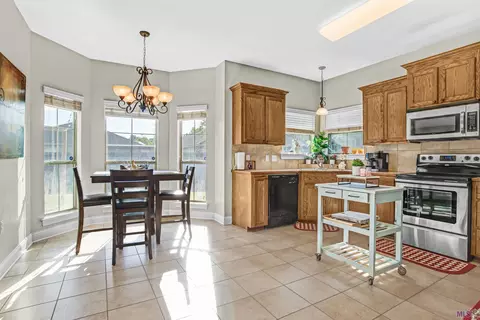 12720 Roe Dr, Walker, LA 70785 photo 5