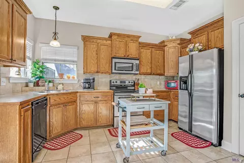 12720 Roe Dr, Walker, LA 70785 photo 6