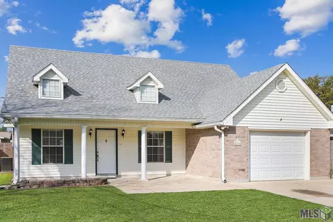 517 Magnolia Dr, Laplace, LA 70068