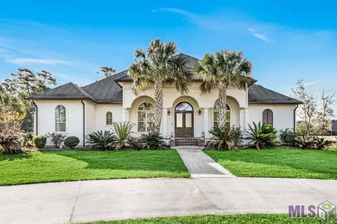 8048 Longwood Dr, Denham Springs, LA 70726