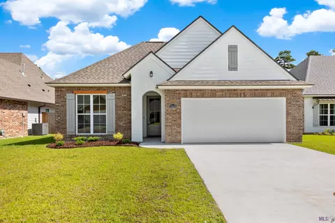 10516 Highland Lakes Dr, Denham Springs, LA 70726