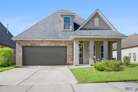 305 Lake Breeze Dr, Baton Rouge, LA 70820