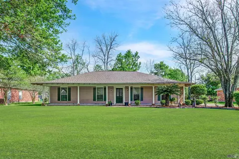 2338 Riverside Dr, Port Allen, LA 70767