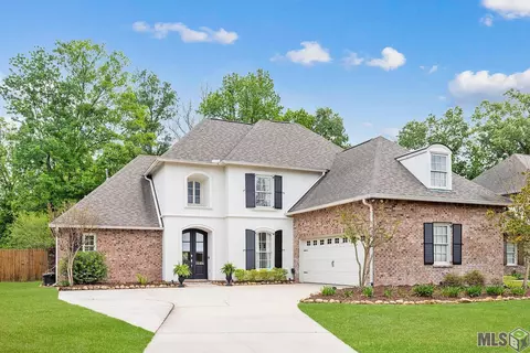 16464 Long Lake Dr, Prairieville, LA 70769