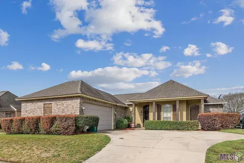 6123 Deanne Marie Dr, Zachary, LA 70791