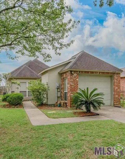 5436 Courtyard Dr, Gonzales, LA 70737