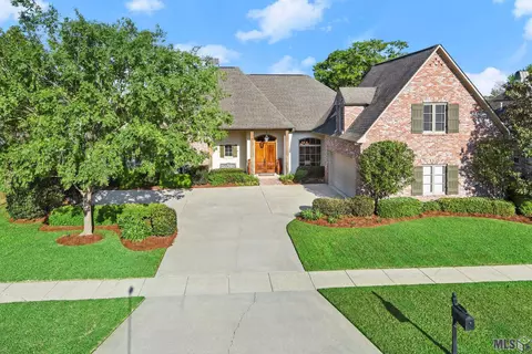 17754 Pecan Shadows Dr, Baton Rouge, LA 70810