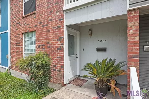 5205 Heatherstone Dr, Baton Rouge, LA 70820