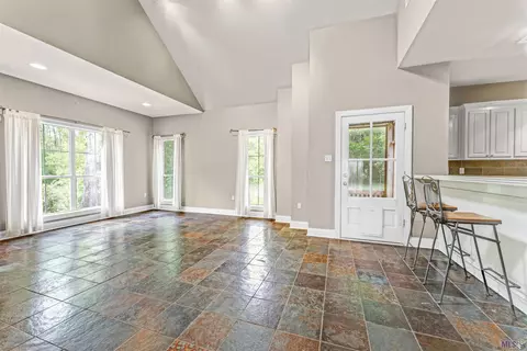 28535 Ridge Ln, Springfield, LA 70462 photo 1