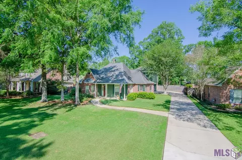 18431 N Lake Shadow Dr, Baton Rouge, LA 70817