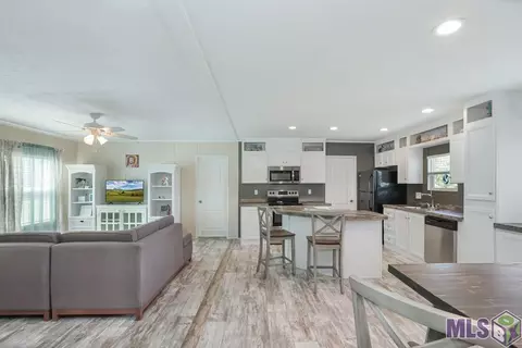 11428 Pipeline Rd, Gonzales, LA 70737