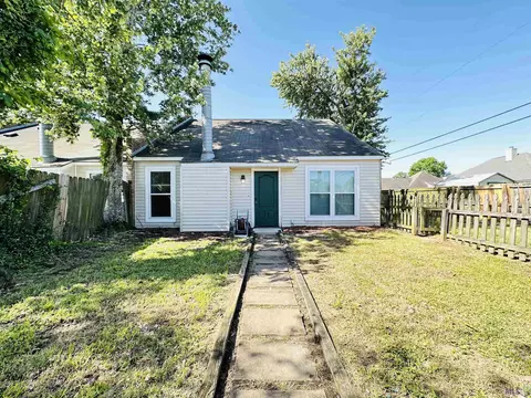 9033 Pecan Tree Dr, Baton Rouge, LA 70810