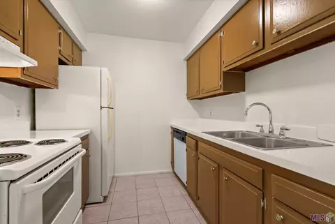 2100 College Dr #14, Baton Rouge, LA 70808
