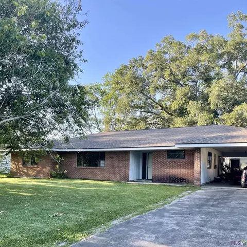 25391 Pecan Tree Ln, Plaquemine, LA 70764