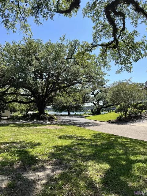 2035 Lake Hills Pkwy, Baton Rouge, LA 70808