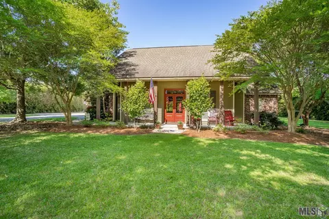 8567 Pin Oak Dr, Zachary, LA 70791