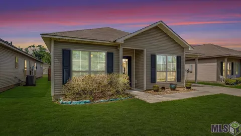 10826 Moss Pointe Dr, Denham Springs, LA 70726