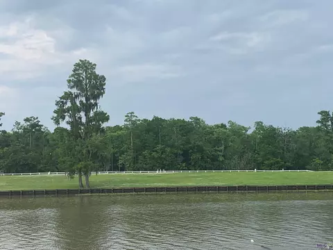 Home Port Dr, Maurepas, LA 70449