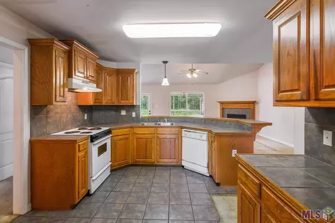 13448 Arnold Rd, Walker, LA 70785 photo 2