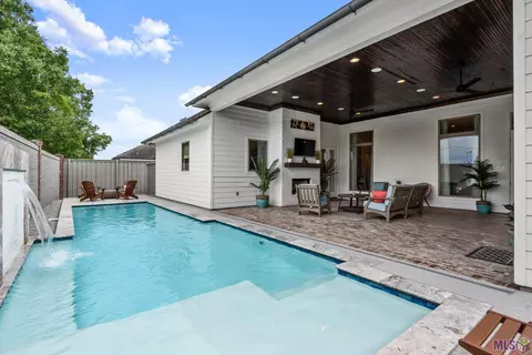 15653 Rose Meadow Dr, Baton Rouge, LA 70817
