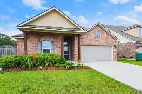 6416 Oaks Edge Dr, Zachary, LA 70791