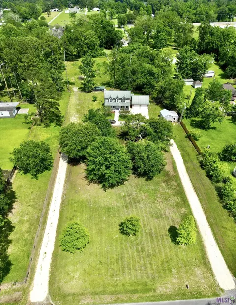 13364 Oreal Bourgeois Rd, Gonzales, LA 70737