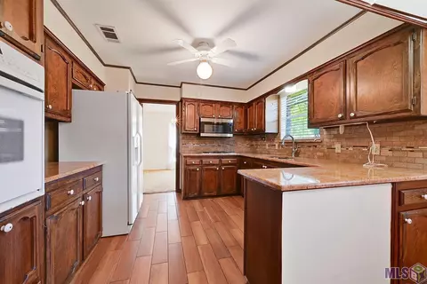 2422 W Highmeadow Ct, Baton Rouge, LA 70816
