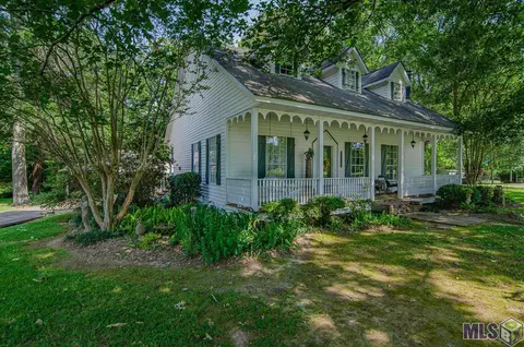 2552 Tom Dr, Slaughter, LA 70777
