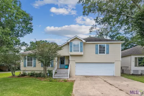 3257 Tupelo St, Zachary, LA 70791
