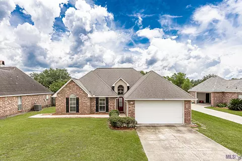 12230 Bell Mdw, Denham Springs, LA 70726