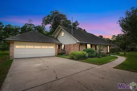 6927 Frontier Dr, Greenwell Springs, LA 70739