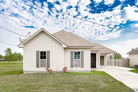 1066 California Ave, Port Allen, LA 70767