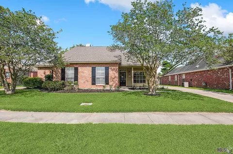 4017 Secretariat Dr, Baton Rouge, LA 70816