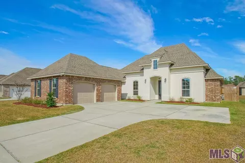 8905 Shephard Dr, Denham Springs, LA 70726