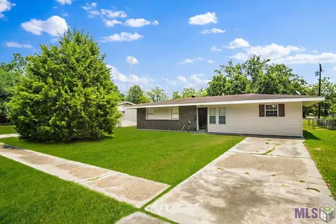 528 Azalea St, Port Allen, LA 70767