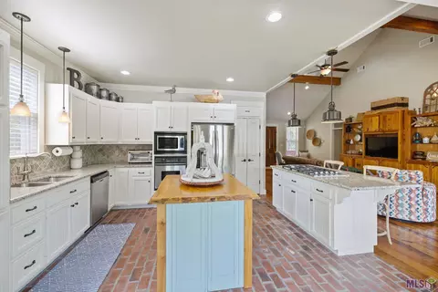 31180 River Pines Dr, Springfield, LA 70462 photo 13