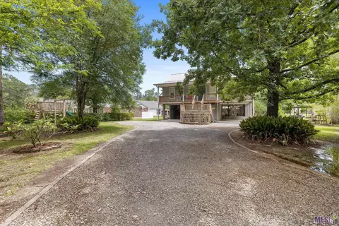 31180 River Pines Dr, Springfield, LA 70462 photo 2