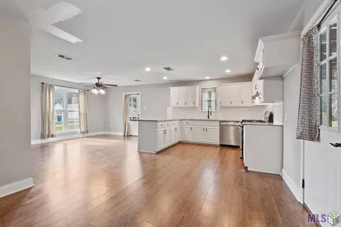 744 Maryland Ave, Port Allen, LA 70767