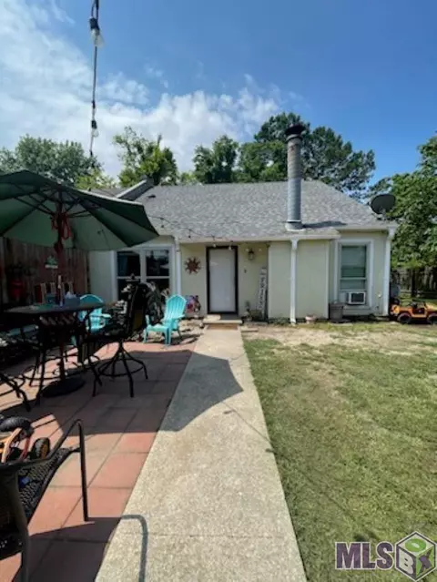 8702 Pecan Tree Dr, Baton Rouge, LA 70810