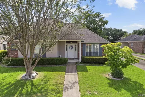 3923 Secretariat Dr, Baton Rouge, LA 70816