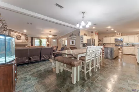 30361 Milton Rd, Walker, LA 70785