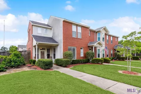 9931 Smithfield Ct, Baton Rouge, LA 70810
