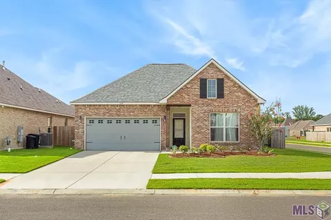 738 Beaumont Dr, Gonzales, LA 70737