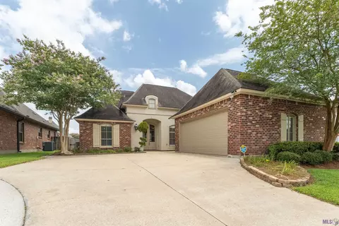 8915 Foxgate Dr, Baton Rouge, LA 70809