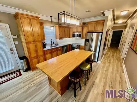 11182 River Highlands #8A, Saint Amant, LA 70774