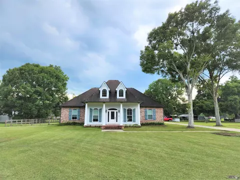 12463 Beco Rd, Saint Amant, LA 70774