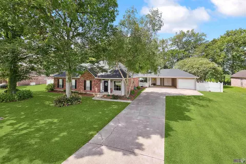 3959 Emily Dr, Port Allen, LA 70767