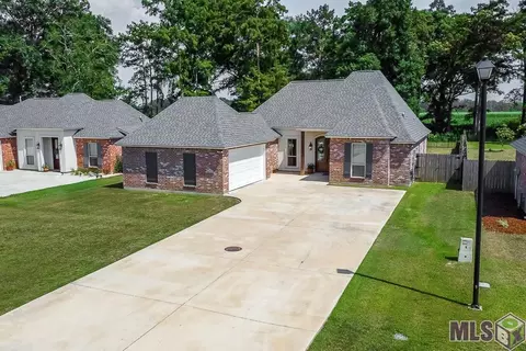 4910 Pointe Prospect Dr, Oscar, LA 70762