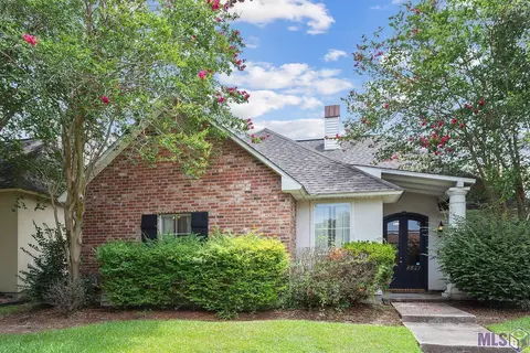 8621 E Cypress Point Ct, Baton Rouge, LA 70809