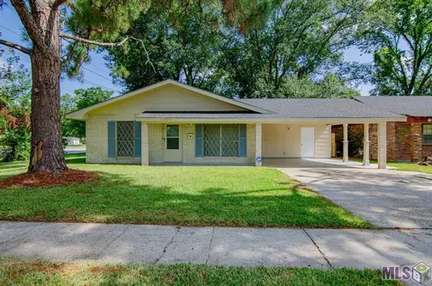 11329 E Black Oak Dr, Baton Rouge, LA 70815